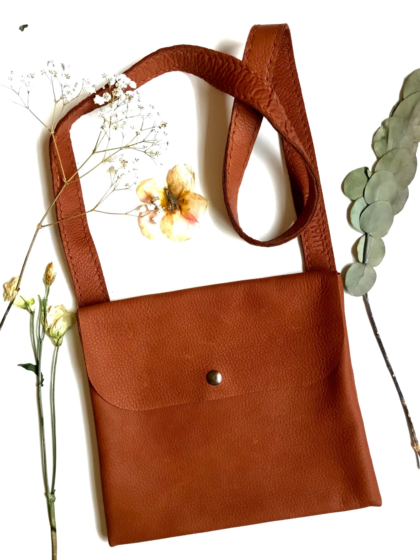 PAMPITA leather bag